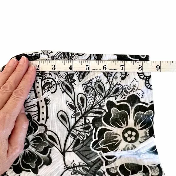 Dressbarn Blouse Top Womens 2X Black & White Paisley Print Embellished EUC - Picture 15 of 16